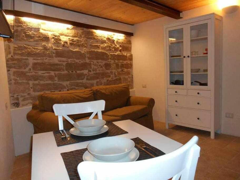 Suite Minerva 10 steps from Piazza Civica - Housity