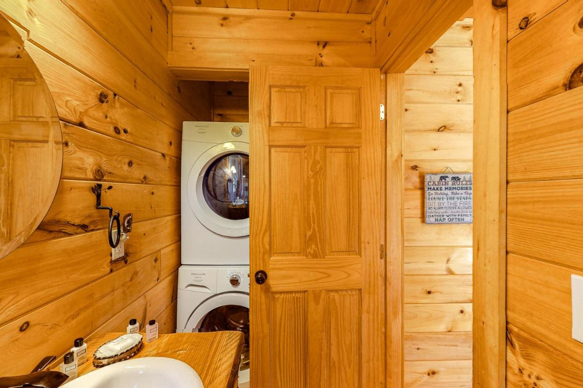 Cozy Cub Cabin - Housity