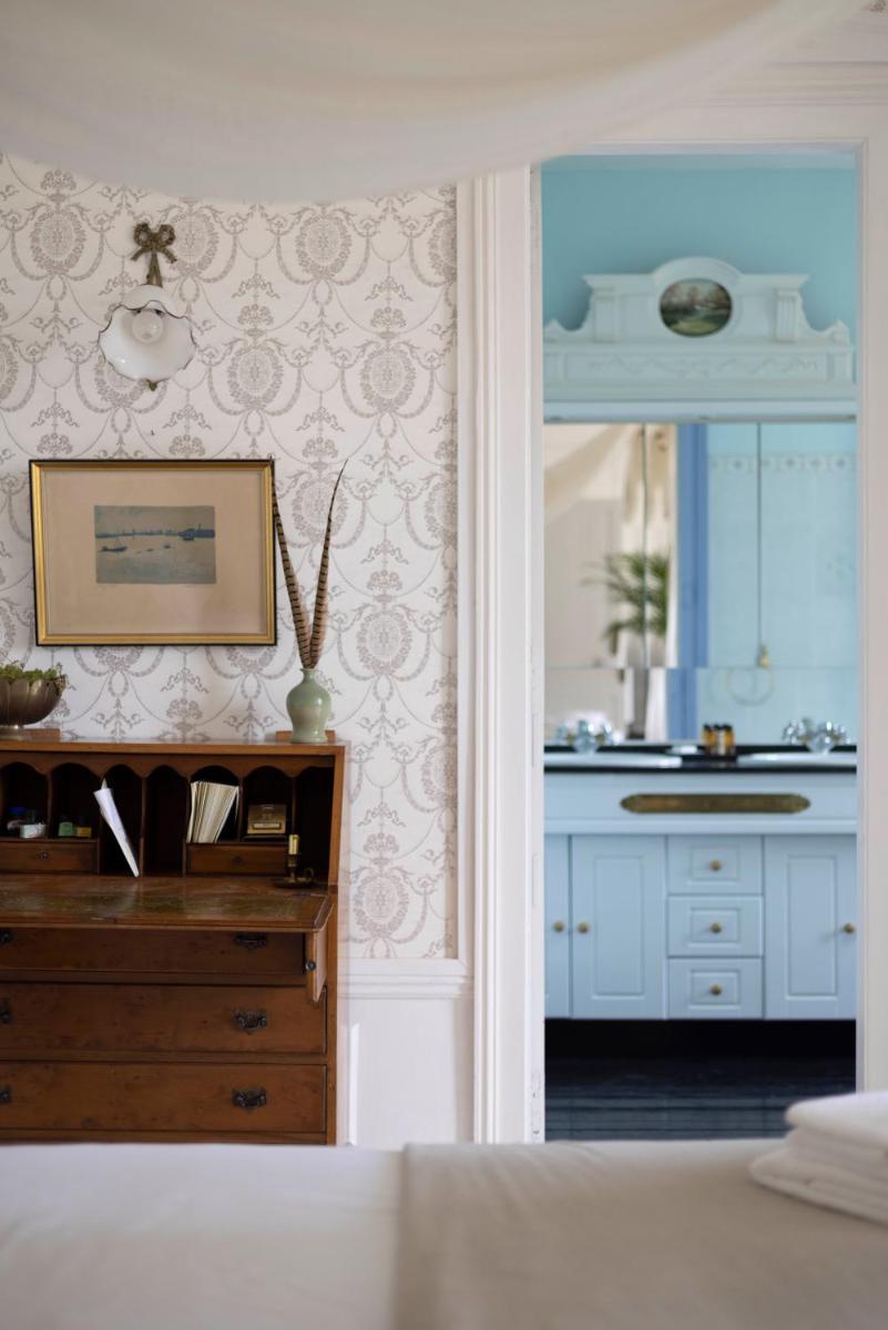 Chambre d’hôtes au Château Le Bas Bleu, Anaïs Nin - Housity