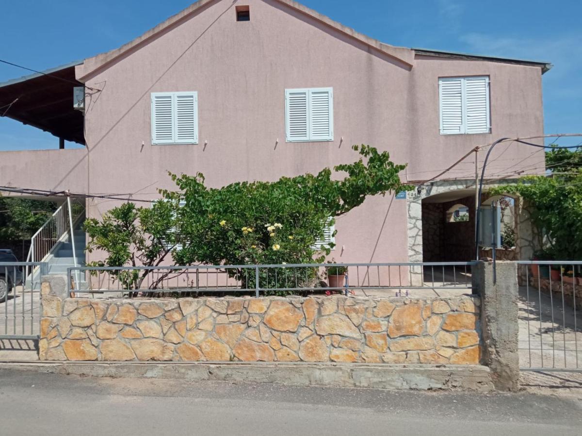 Guesthouse Eljuga Family - Housity