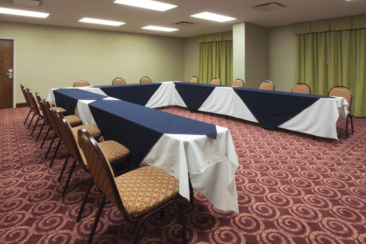 Hampton Inn by Hilton Ciudad Victoria - Housity