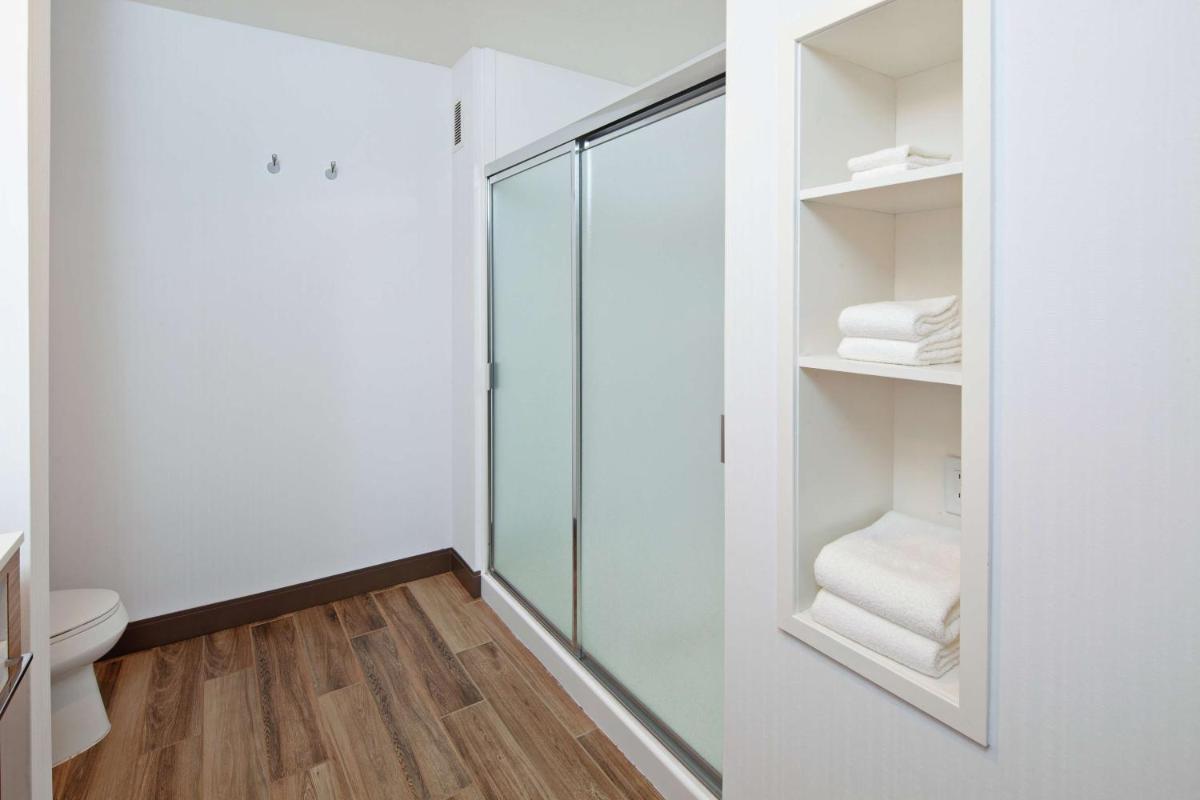 Hampton Inn & Suites Chino Hills - Housity