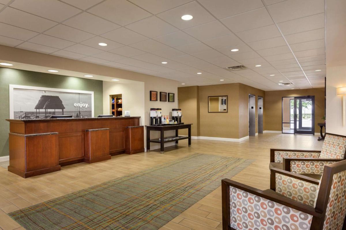 Hampton Inn & Suites Largo - Housity