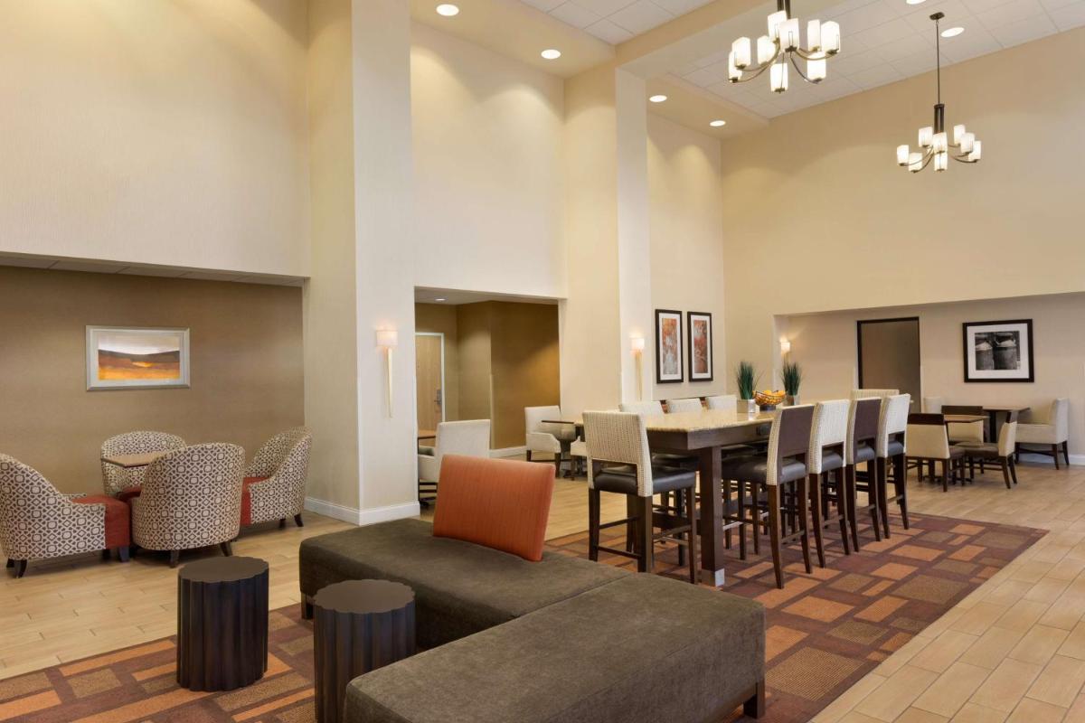 Hampton Inn & Suites Largo - Housity