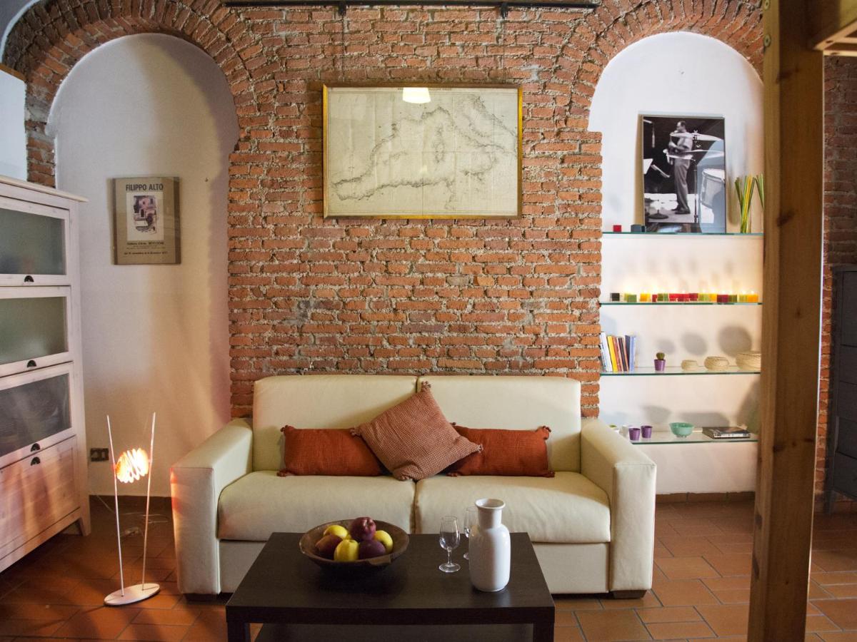 ALTIDO Cosy Apt for 2 near Train Station in Bohemian - Housity