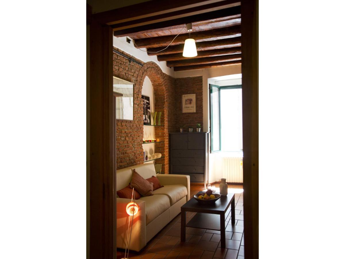 ALTIDO Cosy Apt for 2 near Train Station in Bohemian - Housity
