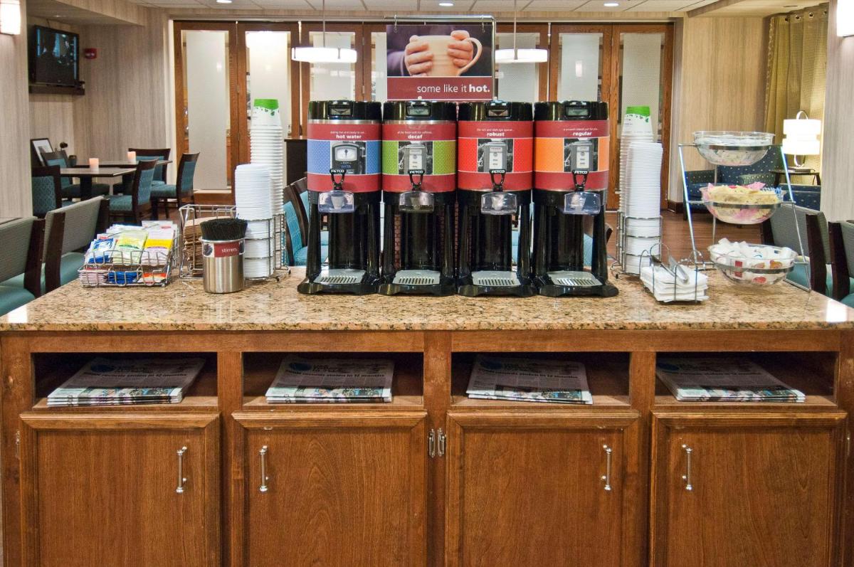 Hampton Inn Canton - Housity