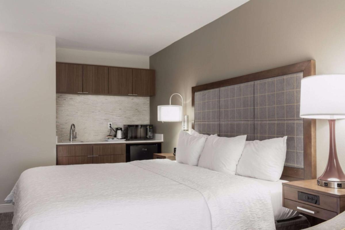 Hampton Inn & Suites Dallas DFW Airport North Grapevine - Housity