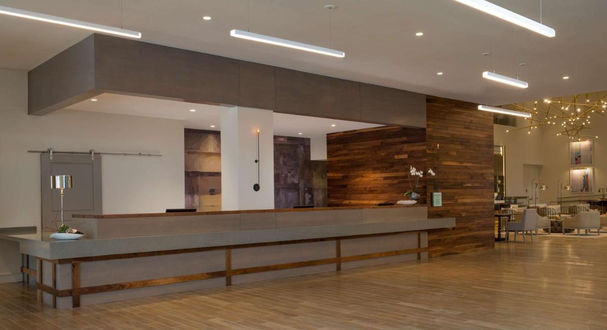 DoubleTree by Hilton Hotel Dallas - Love Field - Housity