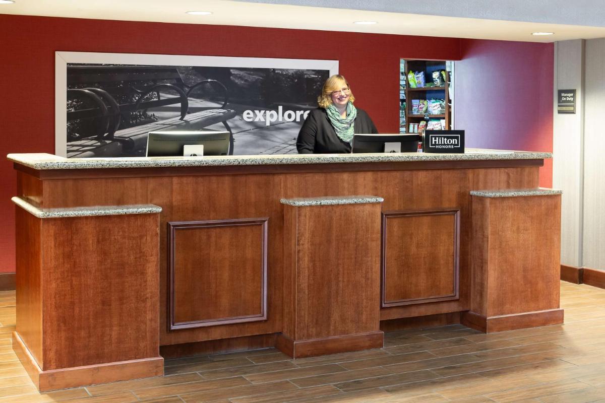 Hampton Inn Dubuque - Housity