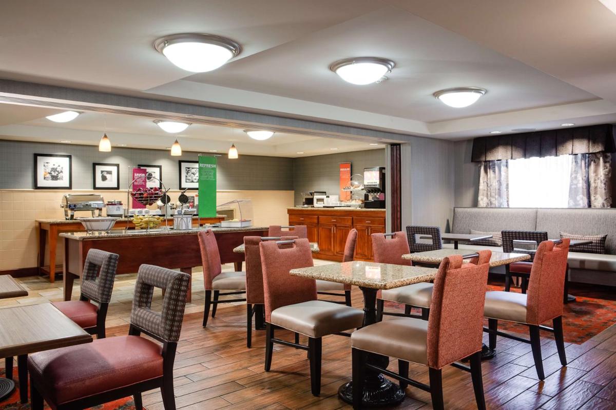 Hampton Inn Dubuque - Housity