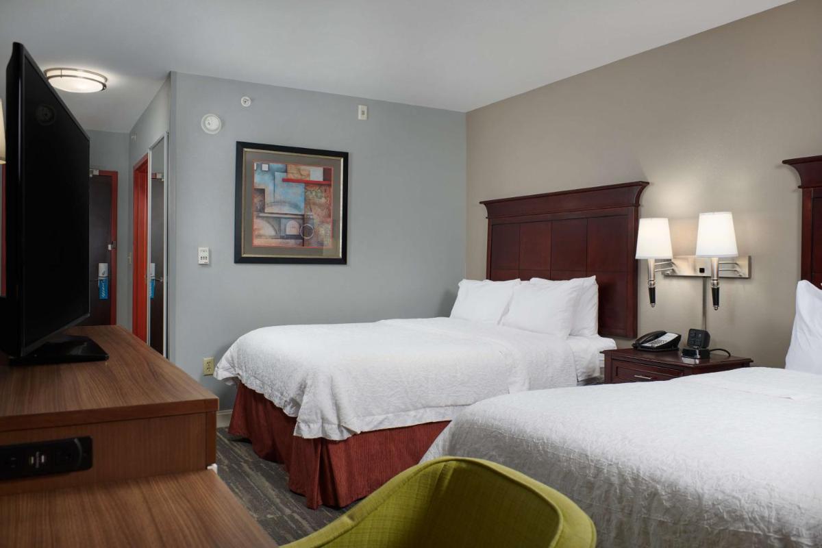 Hampton Inn & Suites Denver/Highlands Ranch - Housity