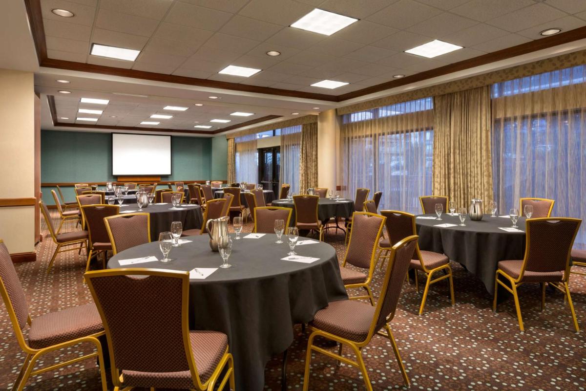 Hampton Inn Denver West Federal Center - Housity