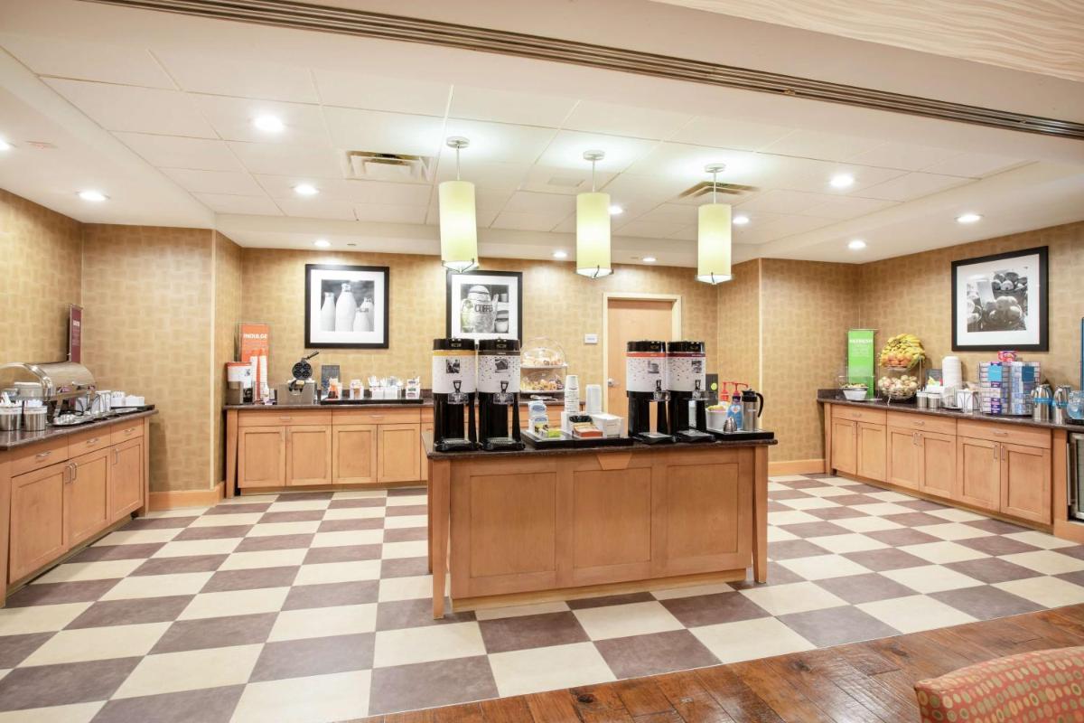 Hampton Inn and Suites Denver/South-RidgeGate - Housity