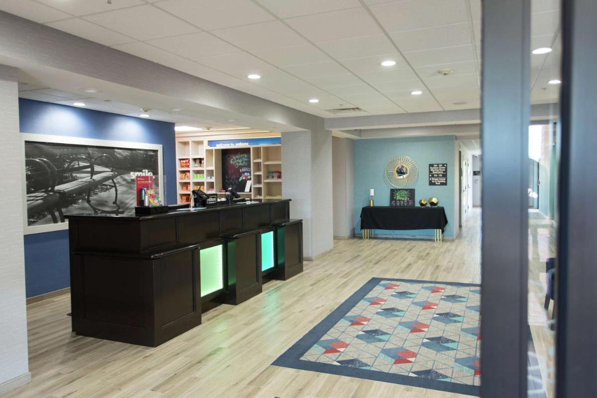 Hampton Inn & Suites Ankeny - Housity