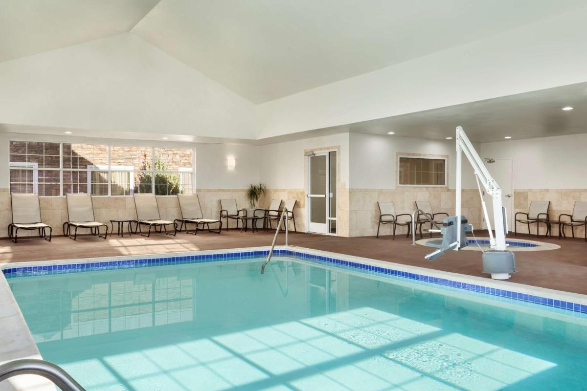 Homewood Suites by Hilton Fargo - Housity