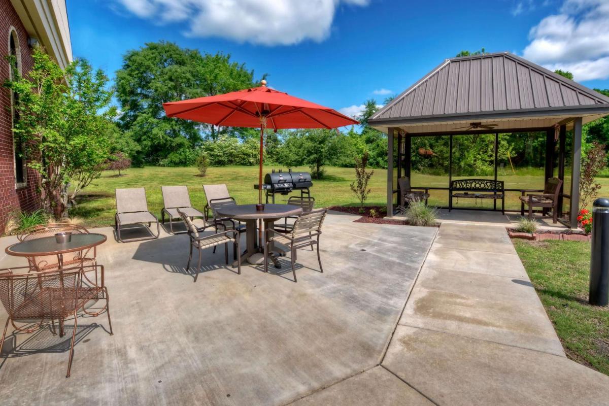 Hampton Inn by Hilton Clarksville - Housity