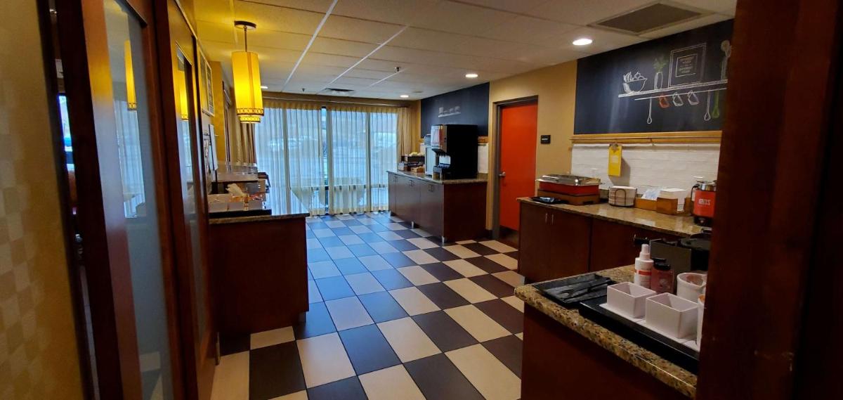 Hampton Inn - Hillsville - Housity