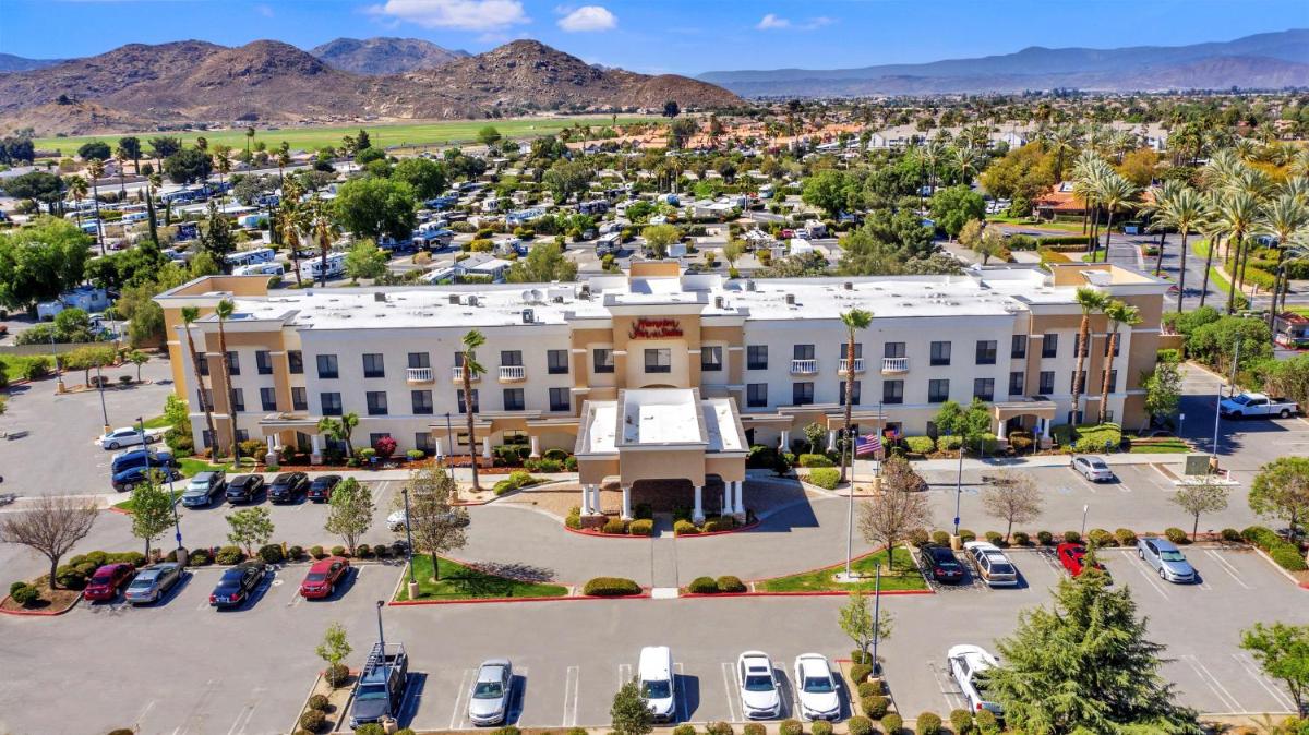 Hampton Inn & Suites by Hilton Hemet Menifee Murrieta - Housity