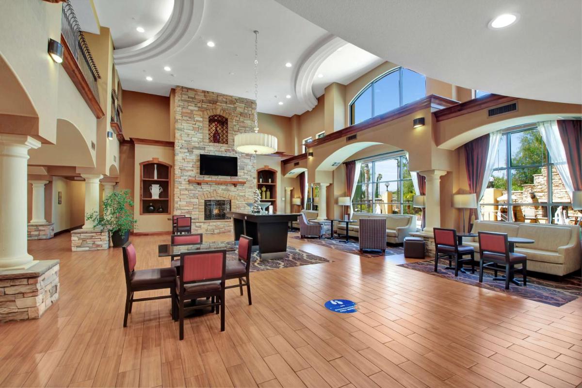 Hampton Inn & Suites by Hilton Hemet Menifee Murrieta - Housity