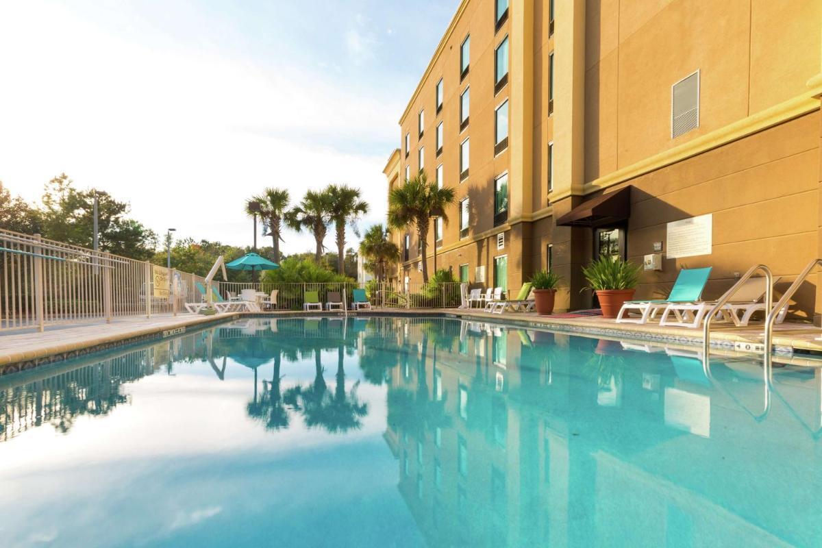 Hampton Inn & Suites Jacksonville-Airport - Housity