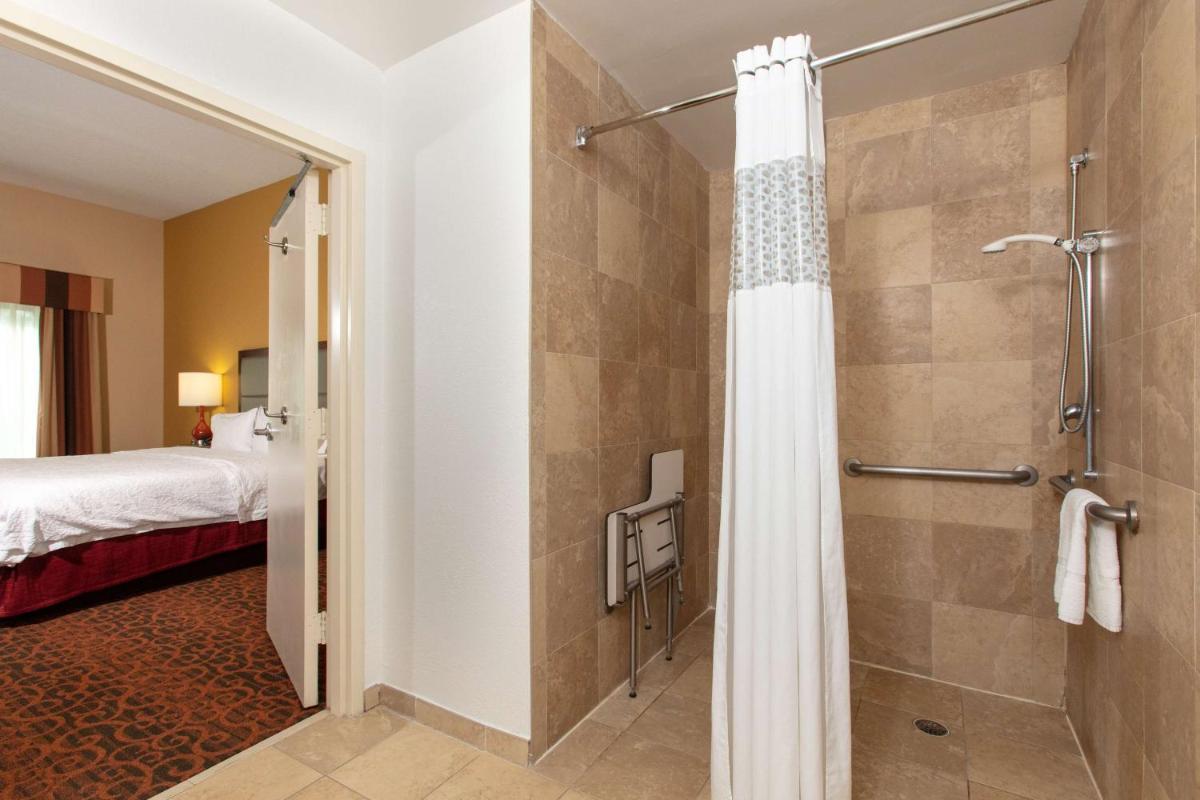 Hampton Inn & Suites Jacksonville-Airport - Housity