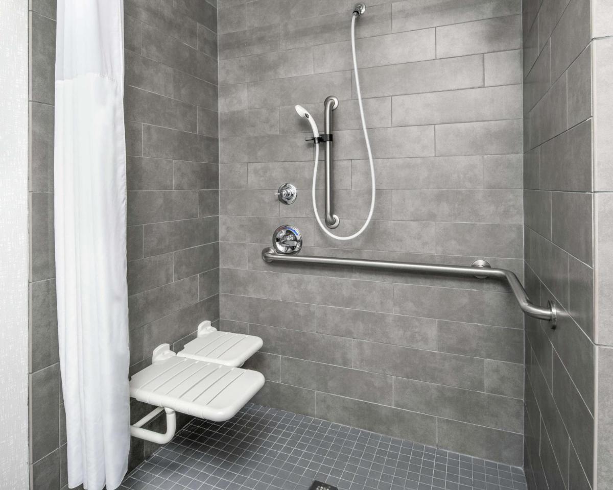 Hampton Inn & Suites Lubbock - Housity
