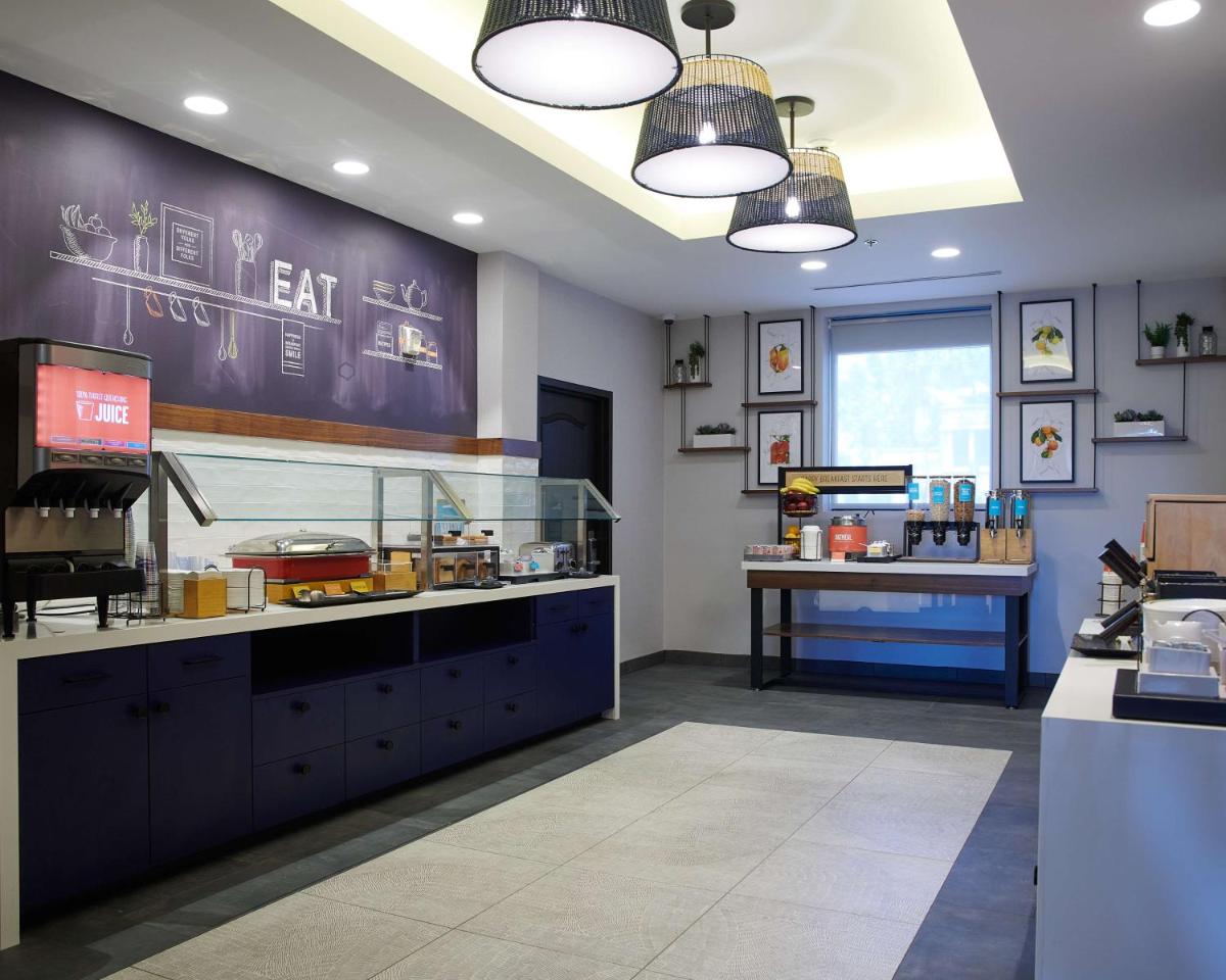 Hampton Inn & Suites Sherman Oaks - Housity