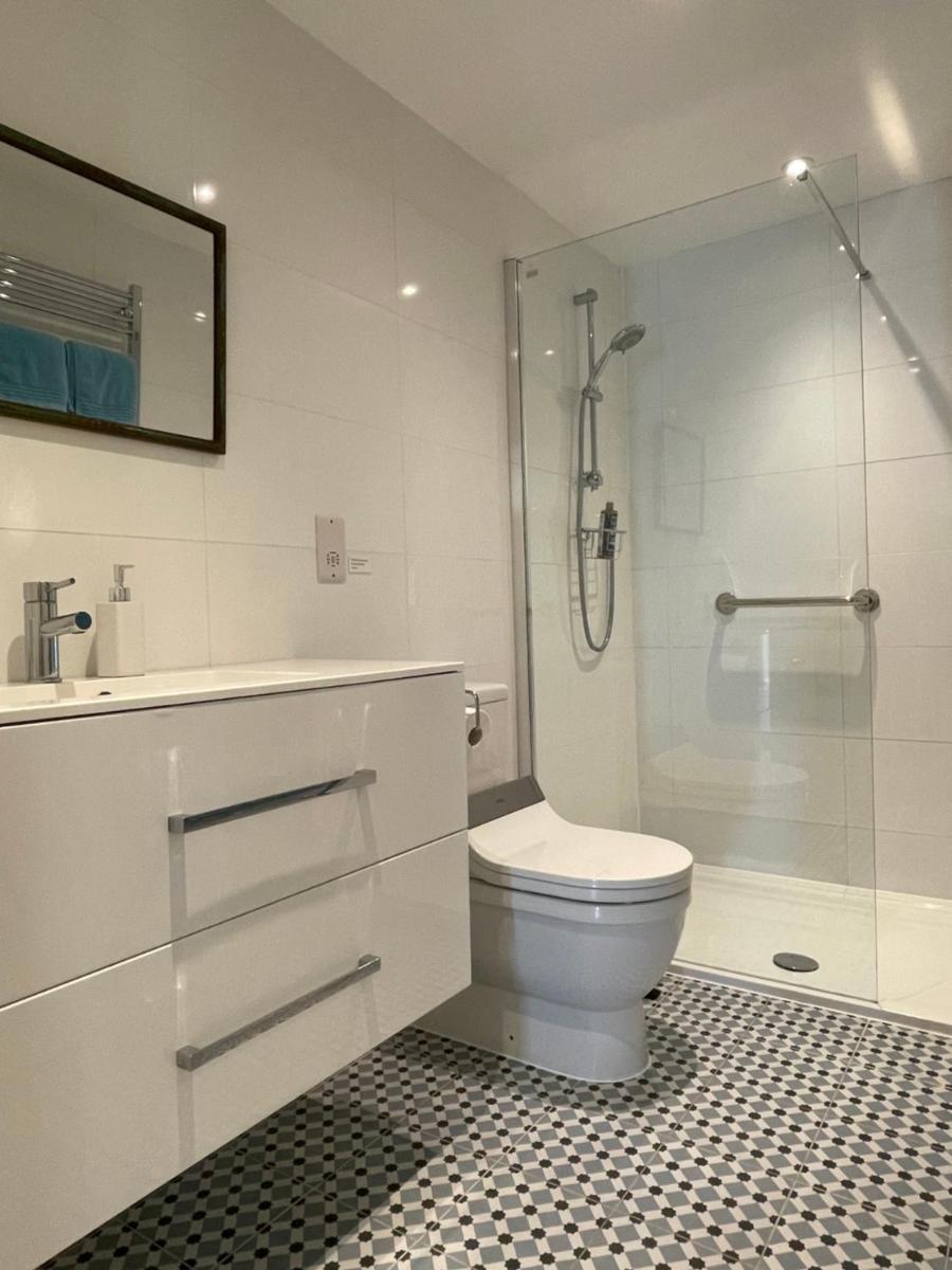 Garden hideaway, self-contained, edge of Bath - Housity