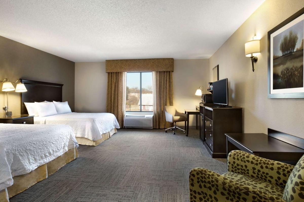 Hampton Inn & Suites Mahwah - Housity