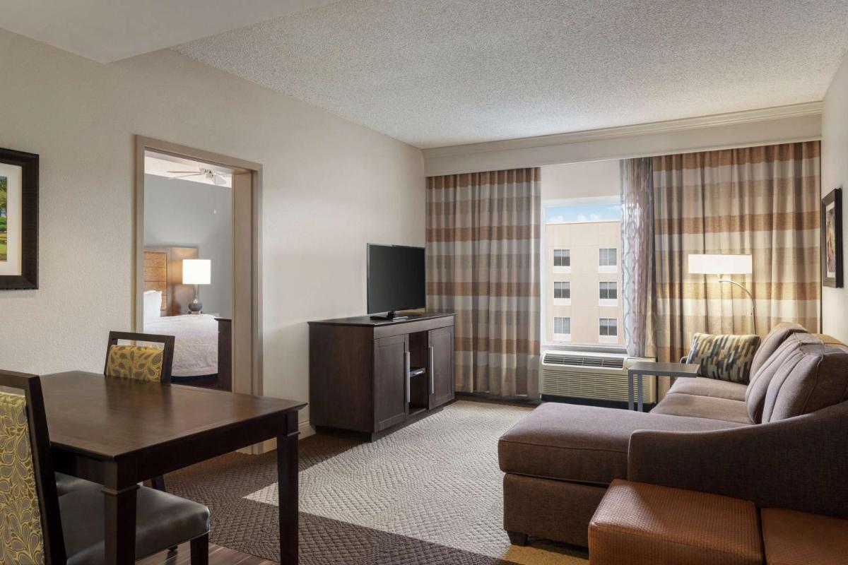 Hampton Inn & Suites Montgomery-EastChase - Housity