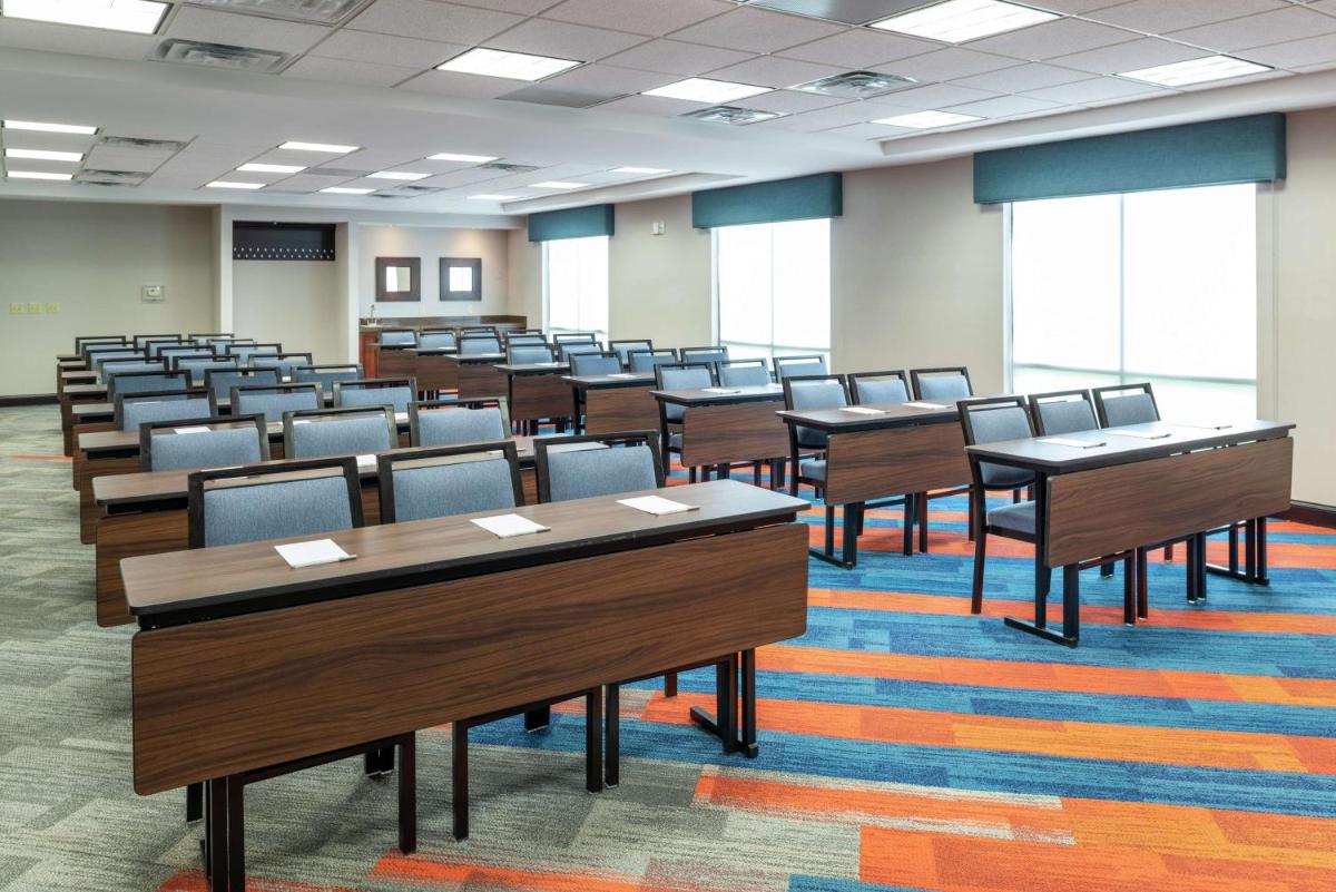 Hampton Inn & Suites Marshalltown - Housity