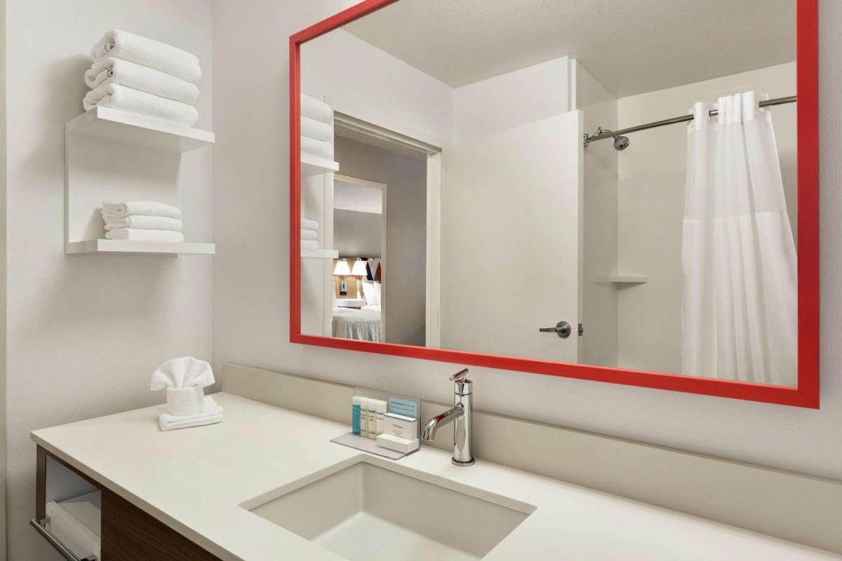 Hampton Inn Kansas City Blue Springs - Housity