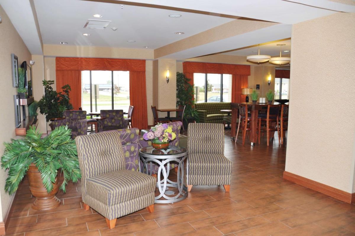 Hampton Inn Macomb - Housity