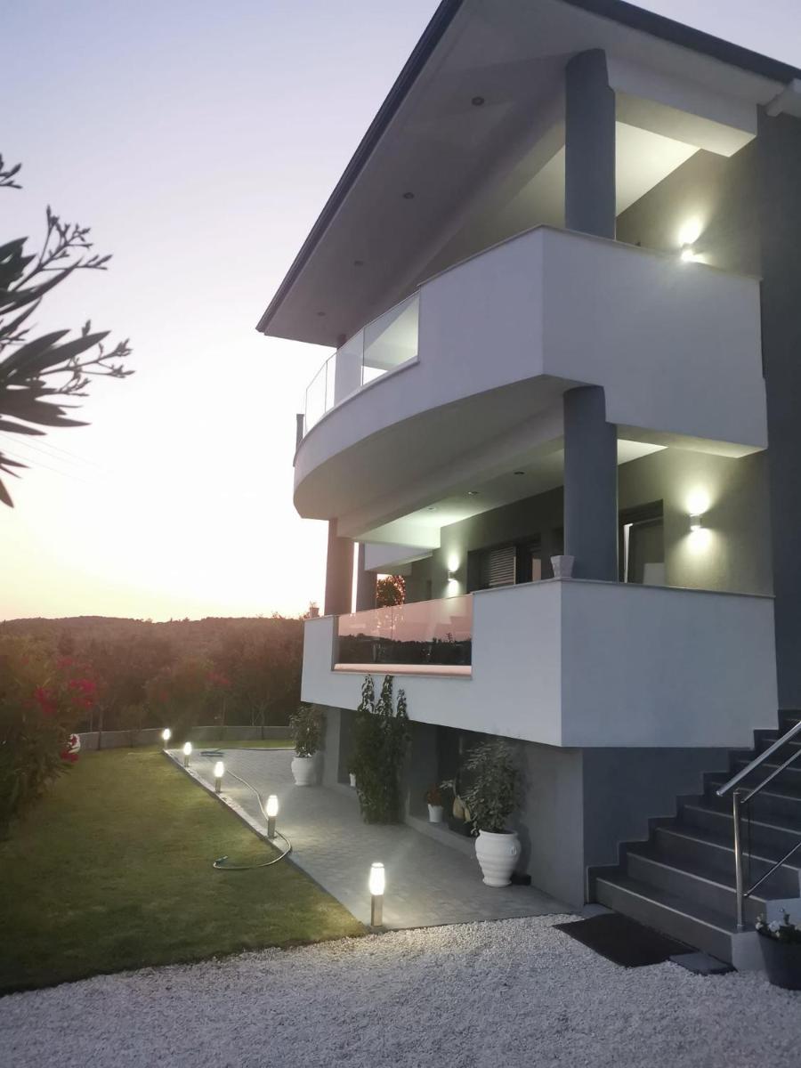 Il Grigio Apartments - Housity