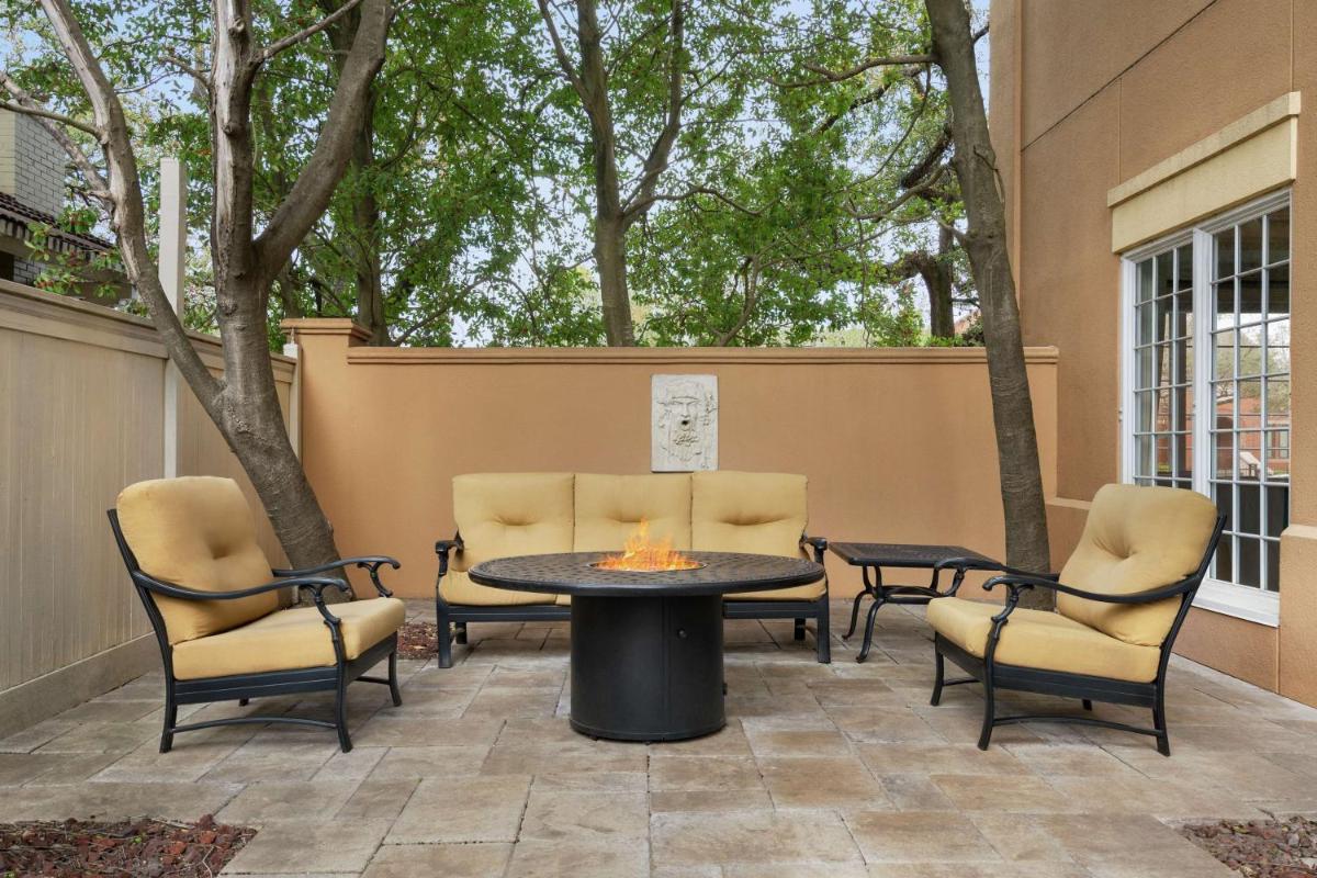 Hampton Inn New Orleans/St.Charles Ave - Housity