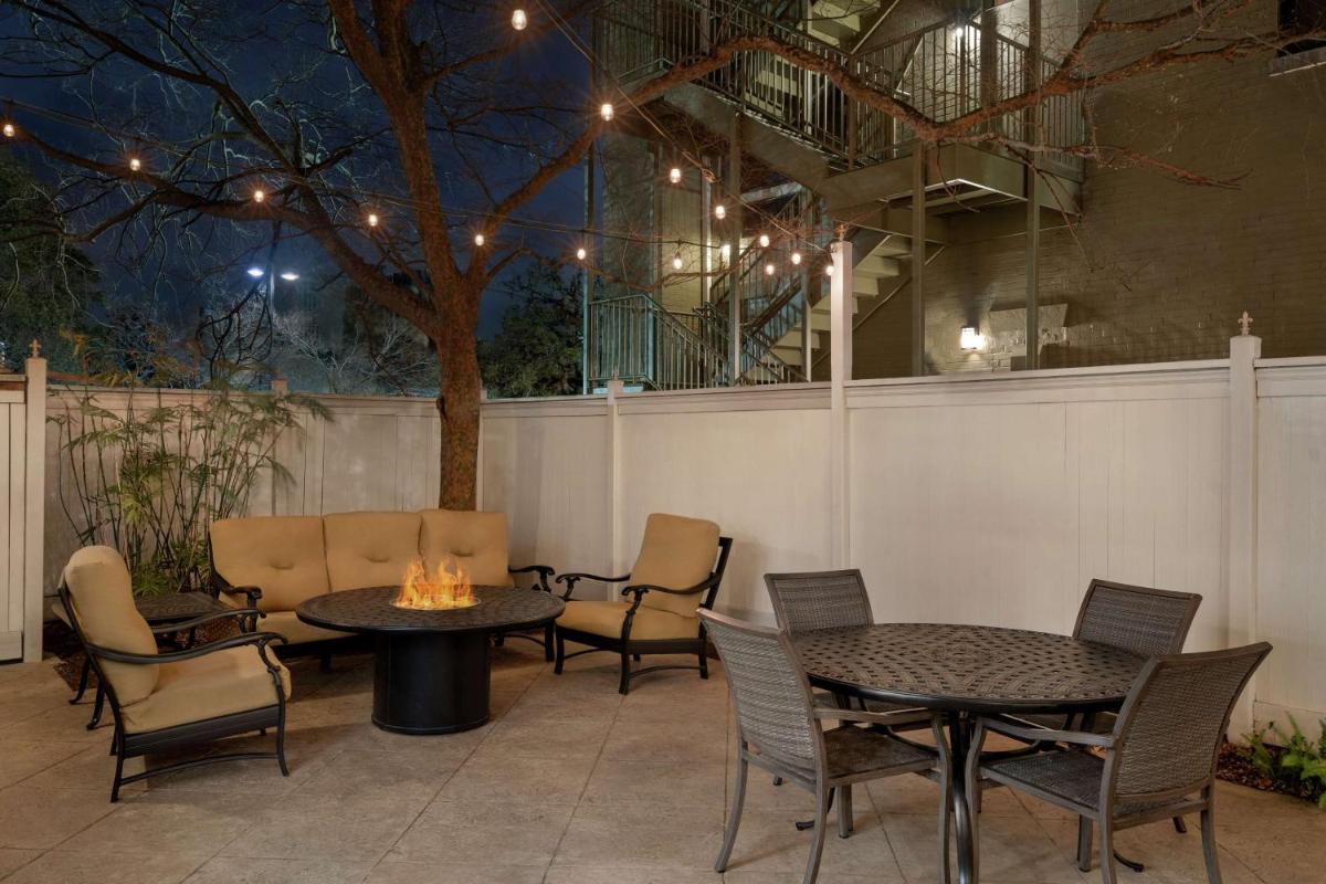 Hampton Inn New Orleans/St.Charles Ave - Housity