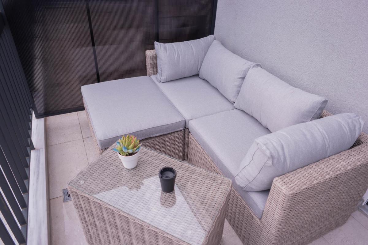 ThesSpacious Apartment - Housity