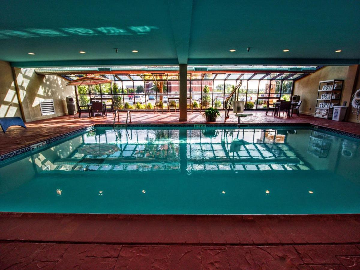 Hampton Inn Edmond - Housity