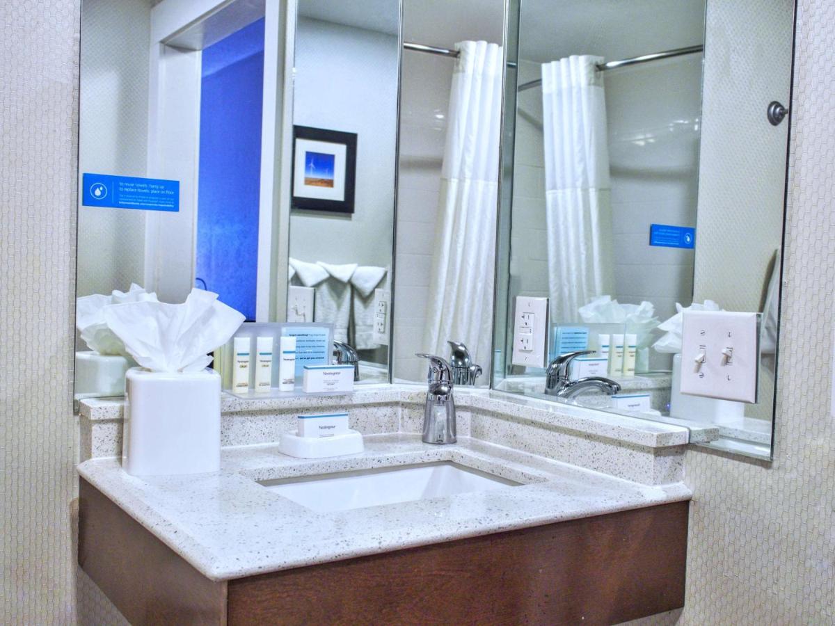 Hampton Inn Edmond - Housity