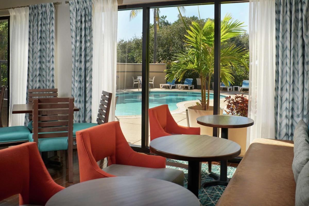 Hampton Inn Juno Beach - Housity