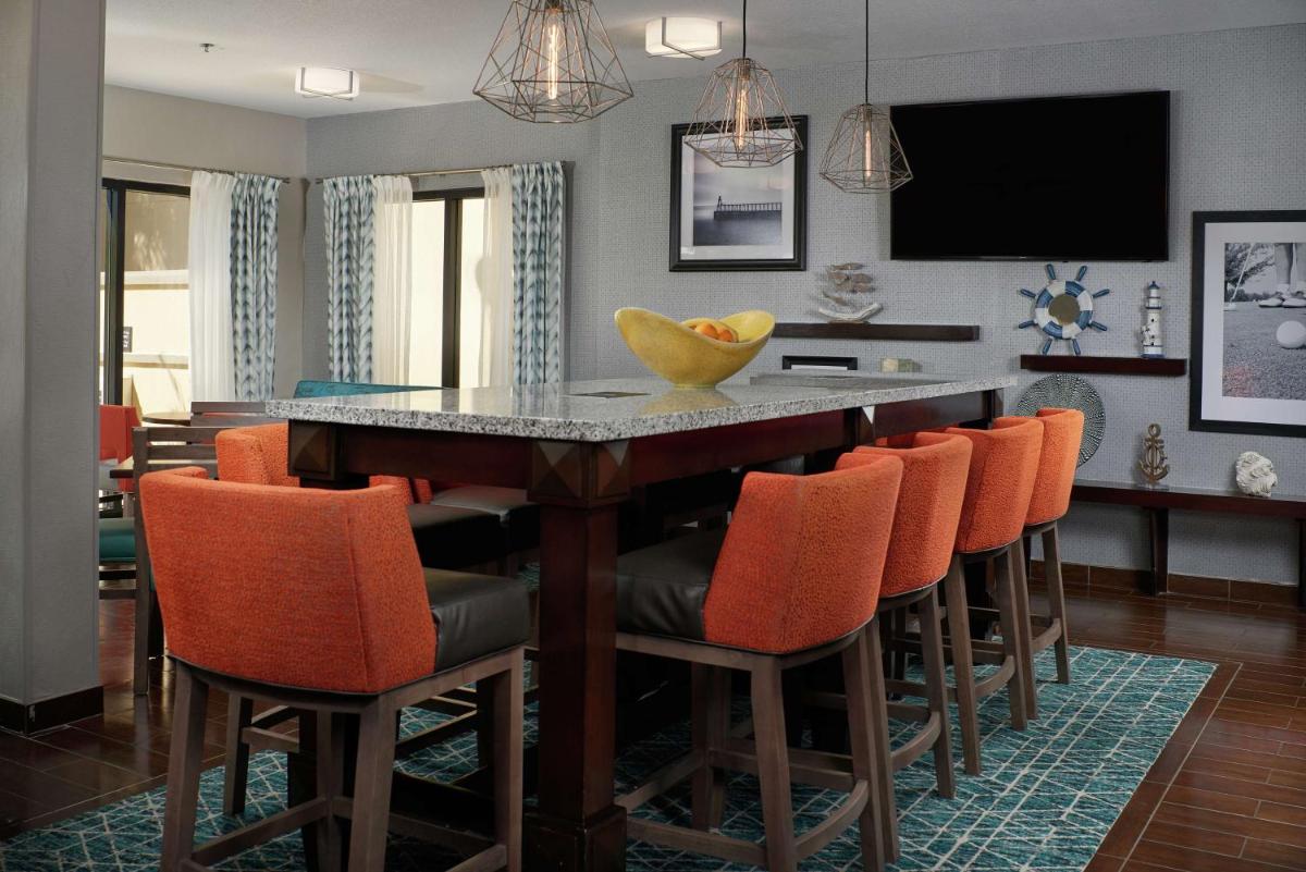 Hampton Inn Juno Beach - Housity