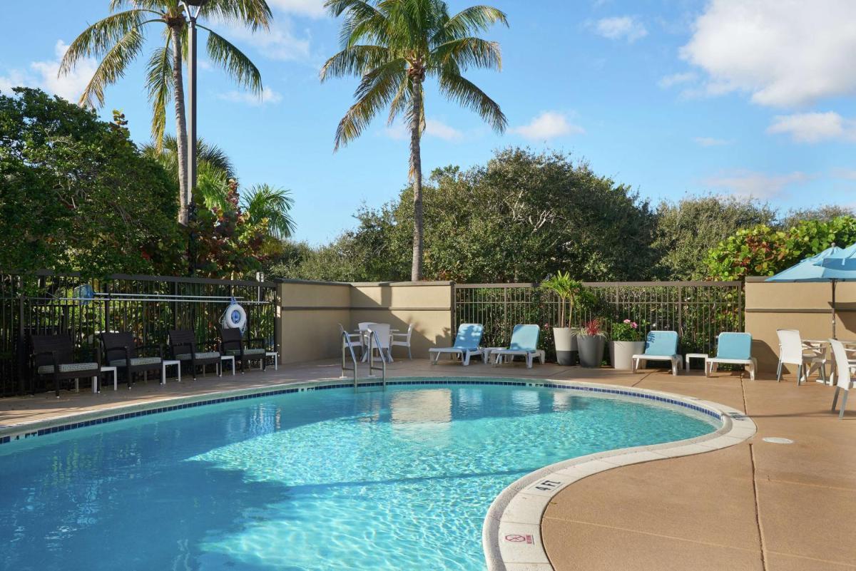 Hampton Inn Juno Beach - Housity