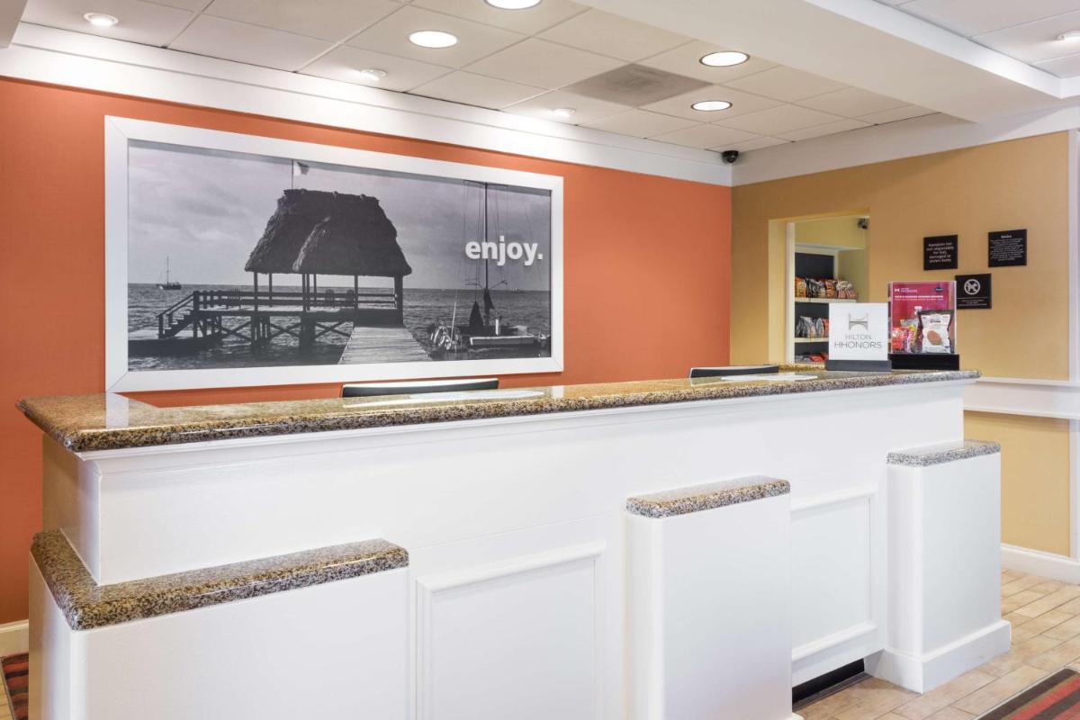 Hampton Inn Moss Point - Housity