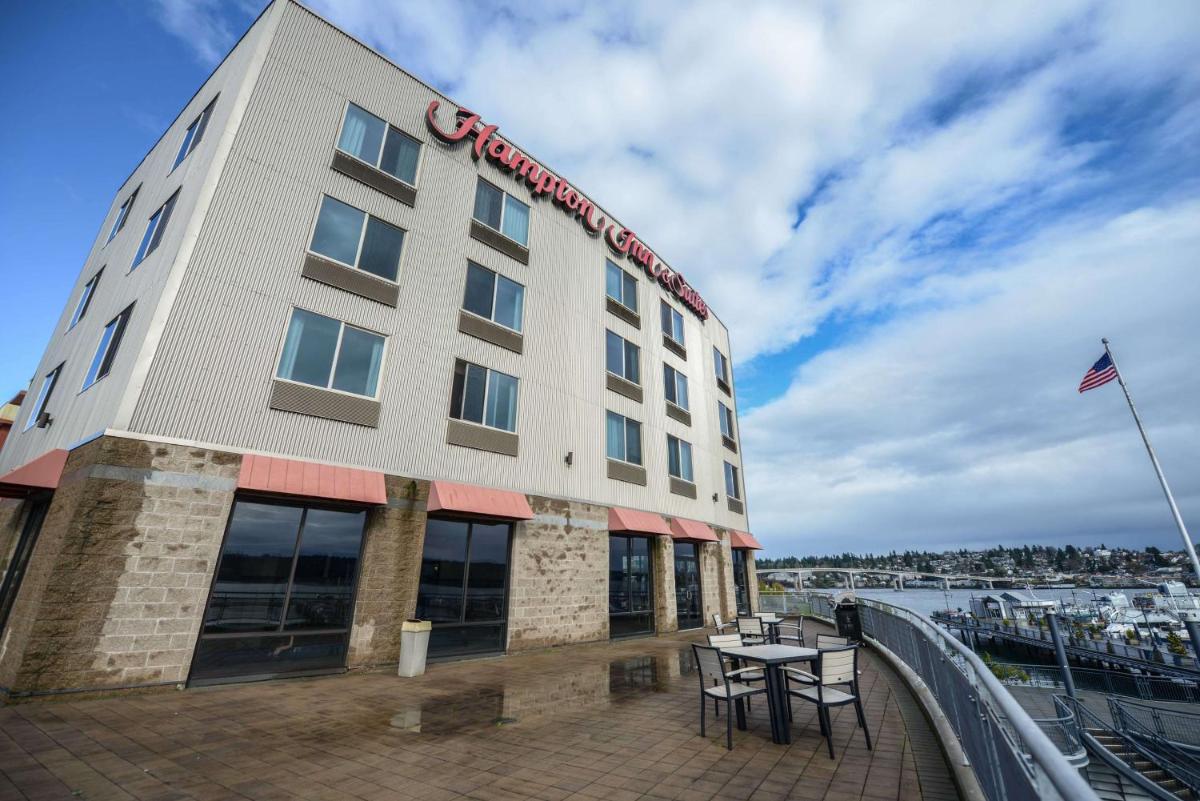 Hampton Inn & Suites Bremerton - Housity