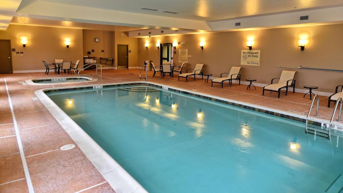 Hampton Inn Geneseo - Housity