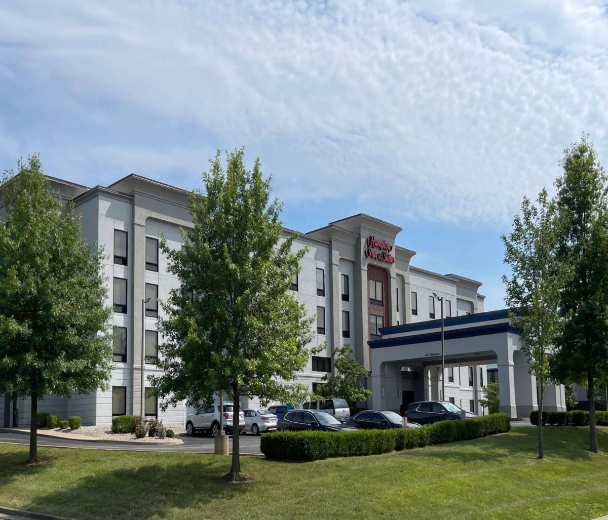 Hampton Inn & Suites Louisville East - Housity