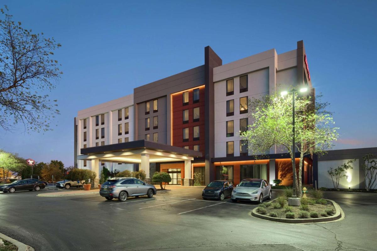 Hampton Inn Louisville Northeast - Housity