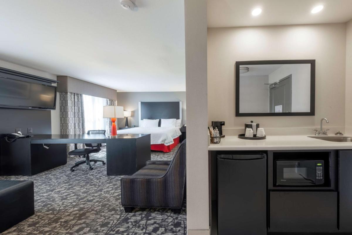 Hampton Inn & Suites DuPont - Housity