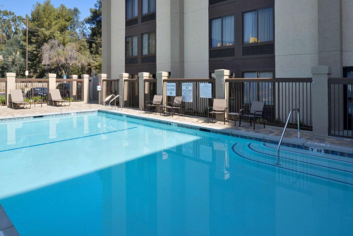 Hampton Inn Los Angeles-West Covina - Housity